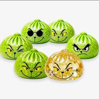 BYTOY Édition Noël Chaude Monstre Vert Pelucheux Grinch Bun Anti-Stress Jouet Créatif à Presser Boîte Mystère Cadeau Amusant