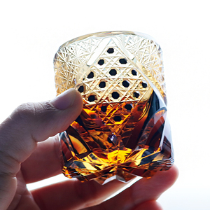 Verre à whisky japonais Edo Kiriko à base épaisse, gravé à la main, motif Chevalier Noir, avec pierres, 220 ml 30 ml - Product Image 6