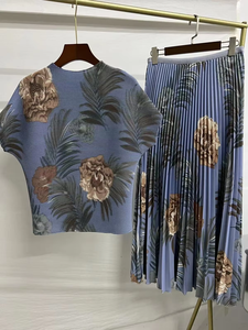 Miyake Bộ hai mảnh vải co giãn thường ngày chất lượng cao cho nữ váy chữ A thiết kế kết hợp hoa dài hàng đầu in xếp li - Product Image 3