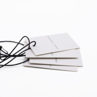 Étiquettes volantes personnalisées en papier recyclé blanc avec œillet, cordon et épingle