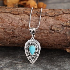 Collana Vintage con Ciondolo a Goccia Intagliato, Pietra Color Turchese, Stile Boho per Donne - Product Image 2