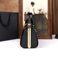 Tas Selempang Wanita Portabel Model Baru 2025, Gaya Retro, Bahan PU, Hiasan Berlian Imitasi, Kapasitas 2-2.9L