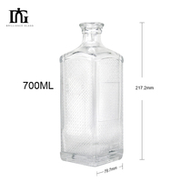 Vente en gros de bouteilles en verre transparent Super Flint de 700 ml, bouteille carrée miniature pour vodka, capacité de 500 ml, emballage en liège
