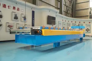 Máquina formadora de rolos trapezoidais avançada FORWARD para produção eficiente de chapas