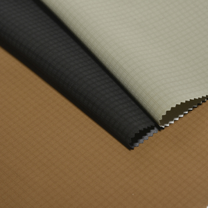 Trung Quốc Nhà sản xuất của cao cấp PU quần áo vải màu sắc tươi sáng siêu mềm giả protein lụa căng tính năng cho hàng may mặc - Product Image 4