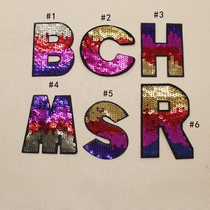 Patchs à paillettes avec lettres anglaises colorées, broderie personnalisée de haute qualité, vente en gros, pièces - Product Image 1