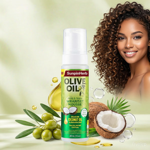 Mousse coiffante enveloppante à l'huile d'olive et d'huile de coco pour la définition des boucles, le contrôle des frisottis et une finition naturellement brillante - Product Image 1