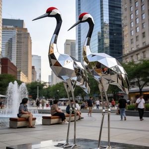 Statues d'Oiseaux Grue à Couronne Rouge en Acier Inoxydable de Luxe pour Jardin, Finition Peinte, Résistantes aux Intempéries, Fabriquées à la Main, Installation Facile - Product Image 6