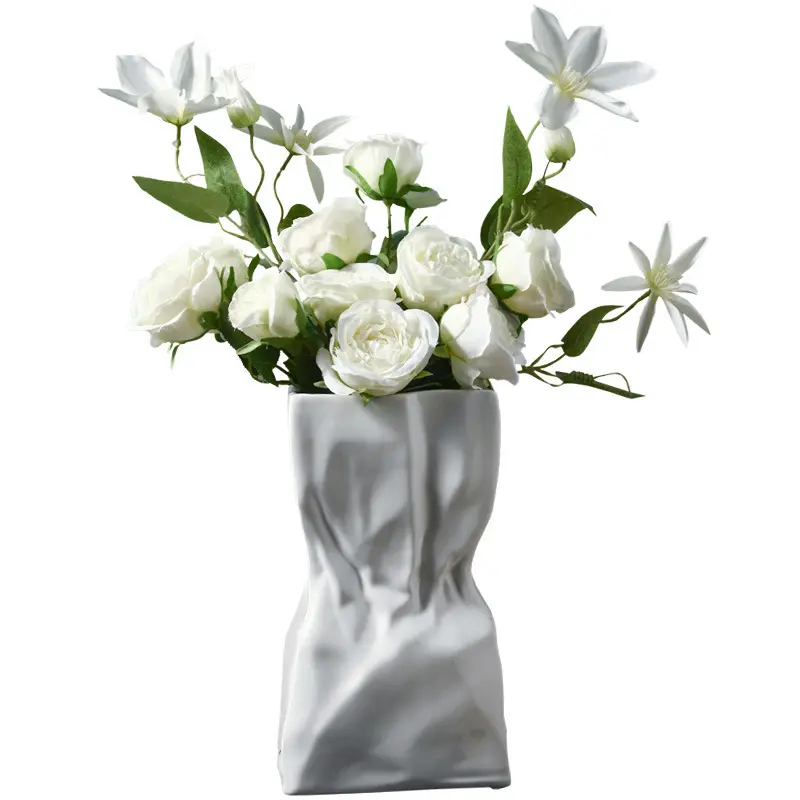 उच्च गुणवत्ता वाले सिरेमिक फूलदान आभूषण क्रीम पेपर बैग प्लीटेड गृह सजावट सफेद आधुनिक सरल सिरेमिक फूलदान सजावट
