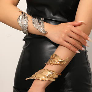 Brazalete de Mujer de Estilo Europeo-Americano, Moderno, Exagerado, de Doble Capa, con Diseño de Hoja Ancha - Product Image 1