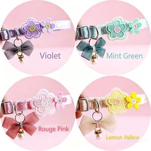 Collier pour chat mignon avec broderie florale et nœud, réglable, en polyester doux, avec pendentif perle pour chats et petits animaux - Product Image 2