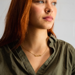 Les colliers avec nom personnalisé font des cadeaux d'anniversaire de mariage parfaits Options de police préférées Collier en acier inoxydable avec breloque avec nom délicat - Product Image 3