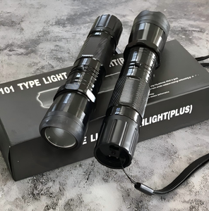 ไฟฉาย LED แบบชาร์จได้ รุ่น 1101 พร้อมสาย USB และกระเป๋าใส่ ตัวเครื่องพลาสติกสีขาว แสงสีขาว ของขวัญส่งเสริมการขาย - Product Image 5
