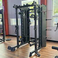 Machine Smith multifonctionnelle robuste avec croisement de câbles et pile de poids – Équipement de musculation professionnel pour salle de sport