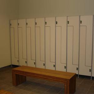 خزانات أحذية ذكية عالية الجودة سهلة التنظيف تعمل بنظام تحديد الهوية بموجات RFID NFC مخصصة 9 أبواب معدنية خشبية HPL للنادي الرياضي مع خطافات - Product Image 6