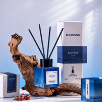 Diffuseur de parfum en gros pour hôtels, bouteille carrée colorée 50 ml, diffuseur à bâtonnets en boîte, parfum d'ambiance continu