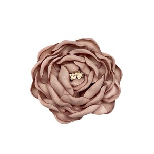 Rosas 3D hechas a mano de 7 cm, flores de tela para bricolaje, ropa, zapatos, sombreros y accesorios. - Product Image 5