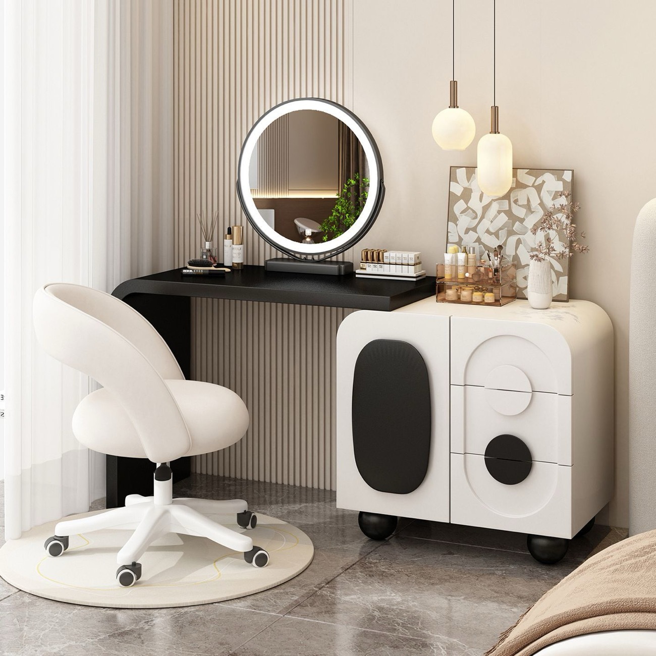 Chaise pivotante avec table et armoire en miroir
