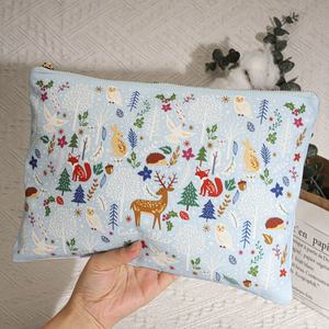 กระเป๋าเครื่องสำอางผ้าแคนวาสแบบมีซิปกระเป๋าเก็บของกระเป๋าเครื่องสำอางสำหรับเดินทางกระเป๋าเครื่องสำอางกระเป๋าผ้าใบพิมพ์ลายแบบกำหนดเอง - Product Image 2