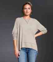 Pull-over streetwear oversize en maille brossée asymétrique à bords bruts, respirant et anti-boulochage, collection printemps 2026, pour femme