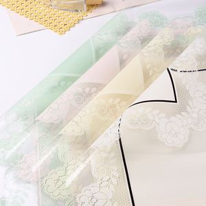 Papier d'emballage pour bouquet de fleurs en plastique OPP imperméable de luxe 2024, design en dentelle, 58*58 cm, pour fleuriste - Product Image 1