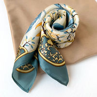 Foulard carré en satin en gros pour femmes 70x70cm, accessoire de mode pour le cou, la tête, bandana, cheveux, sac, stock disponible, OEM ODM 1026-37