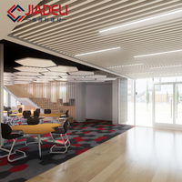 Plafond en U en alliage d'aluminium thermolaqué sur mesure avec un design moderne, résistant à l'eau et au feu, pour les projets de plafonds de bureaux et de centres commerciaux