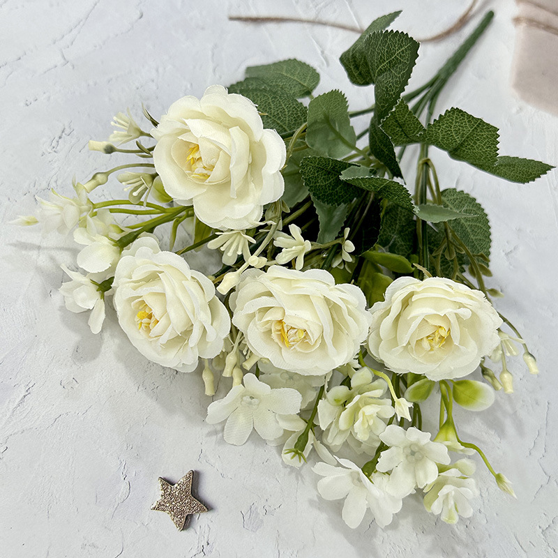 สีขาวน้ำนม