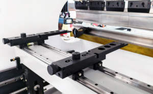 <span class=keywords><strong>Presse</strong></span> <span class=keywords><strong>plieuse</strong></span> hydraulique SANXIN 63T 125T 200T Machine de pliage de plaques métalliques à double moteur servo Prix de la <span class=keywords><strong>presse</strong></span> <span class=keywords><strong>plieuse</strong></span> - Product Image 5