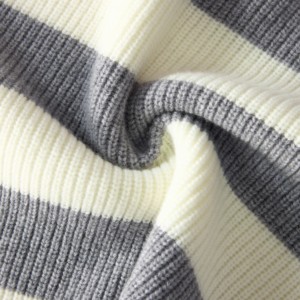Maglione Classico Grigio e Bianco a Righe con Collo Rotondo e Polsini a Costine, Essenziale per <span class=keywords><strong>Donna</strong></span>, Personalizzabile, 100% Lana - Product Image 2