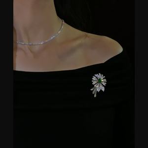 DIY 多目的 18K 天然エメラルド ダイヤモンド ブローチ 鮮やかな緑色の宝石ジュエリー 女性の高級ウェディングギフト パーティー - Product Image 3