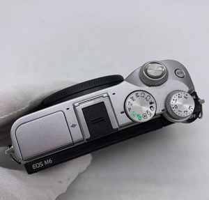 Appareil photo numérique compact EOS M6, boîtier argent/noir, sans rayures, d'occasion - Product Image 3