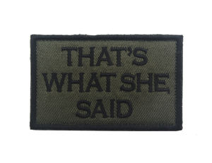 Eso es lo <span class=keywords><strong>que</strong></span> ella dijo divertido refrán bordado caqui verde tela carta etiqueta parche palo en chaleco uniforme parche - Product Image 4