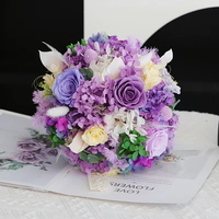Groothandel Elegante Bruidsboeket met Handgeknoopte Rozen en Baby's Adem, Ge conserveerde Bloemen voor Bruidsevenementen, OEM Aanbod, Moederdag
