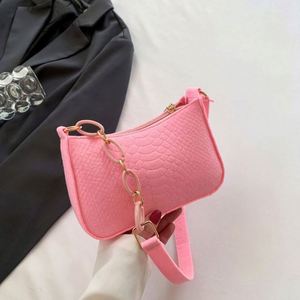 กระเป๋าถือทรงครึ่งวงกลมขนาดเล็ก รุ่น I-0163 Lady Felt Armpit Design Luxury Fashion  วัสดุ PU ซิปเดี่ยว บุโพลีเอสเตอร์ เหมาะสำหรับใช้งานกลางแจ้ง - Product Image 3