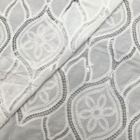 Tissu en dentelle brodée découpée au laser 100 % polyester, motif floral ajouré, pour robes et chemisiers, vente en gros, personnalisable OEM