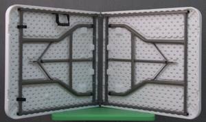 Étanche à l'humidité en plastique <span class=keywords><strong>pas</strong></span> <span class=keywords><strong>cher</strong></span> promotionnel pliable Restaurant rectangulaire fête événement jardin Camping pique-nique Table pliante à vendre - Product Image 3