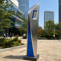 Pilier de signalisation extérieur en acier inoxydable, artisanat métallique, affichage de signalisation directionnelle moderne personnalisé pour aéroport, hôtel, place publique, entrée commerciale