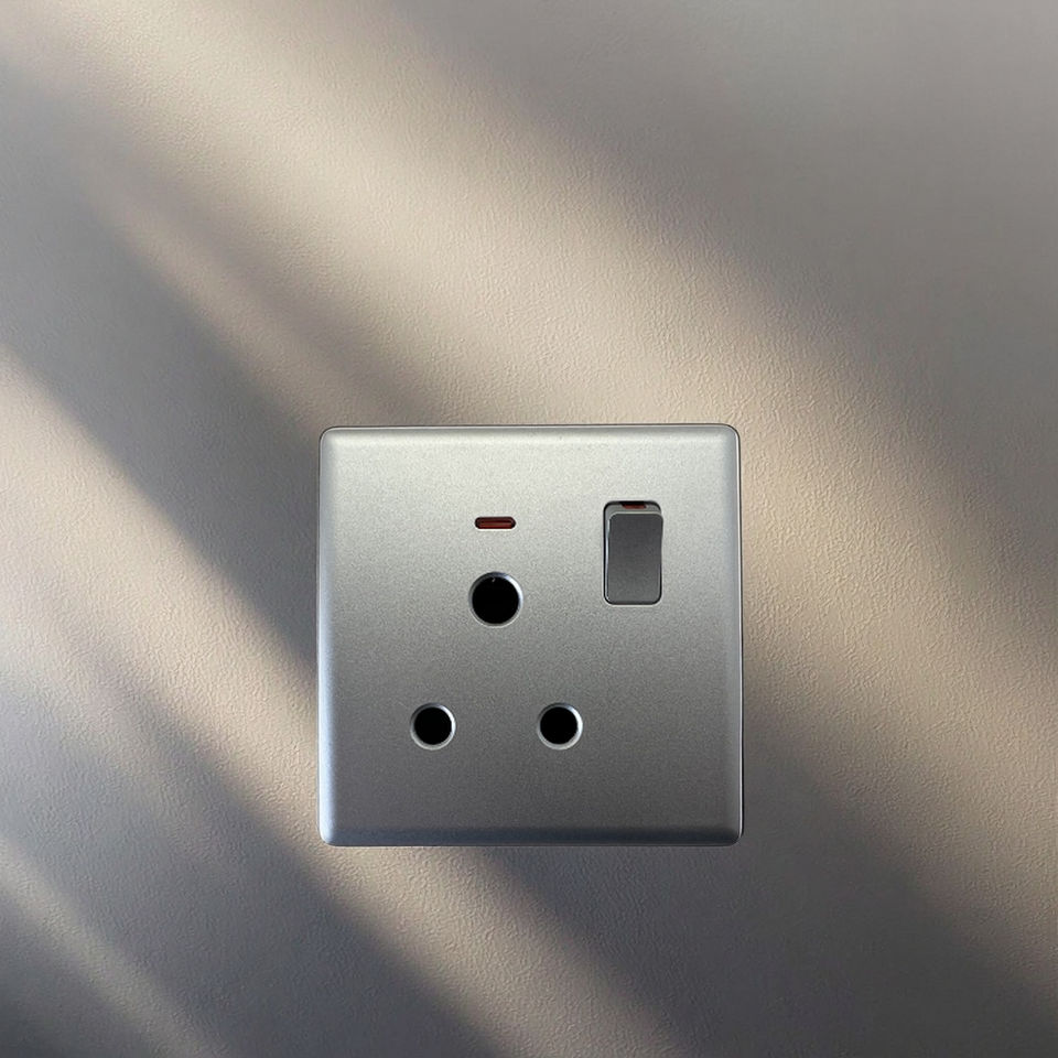 VNX Factory Deliver UK Standard 15A Multi 3-Pin With Neon Electrical Sockets and Switches PC Material for Smart Home