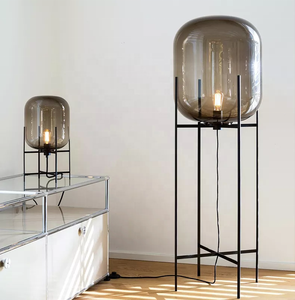 Lampadaire <span class=keywords><strong>à</strong></span> LED Postmoderne Simple Creative Smoke Grey Glass Leggs pour la décoration de la maison - Product Image 3