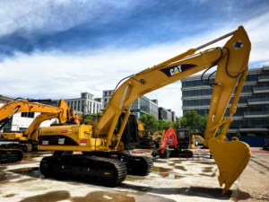 Excavatrice Caterpillar Cat325C d'occasion, pelle sur chenilles hydraulique avec équipement de construction essentiel, moteur et pompe - Product Image 2