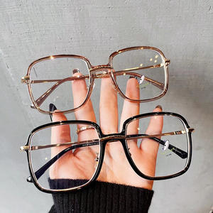 Gafas de Sol Rectangulares Retro Qianai T2-21019 con Lentes de PC, Protección Anti Luz Azul y UV, Unisex, Montura Completa - Product Image 2