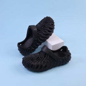 Sandales à enfiler noires pour hommes, semelle épaisse antidérapante, chaussures de plage, nouvelle collection été 2025, couleur unie, décontractées quatre saisons - Product Image 1