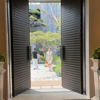 Porte d'entrée automatique double battante en laiton poli de qualité supérieure, robuste et personnalisée, pour villa, club, hôtel, propriété