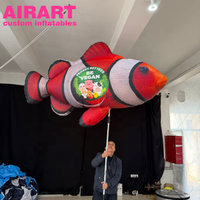 Poupée gonflable de poisson-clown sur le thème de l'océan pour événements de défilé