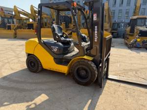 Premium Second Hand Komatsu FD30T-17 Diesel Forklift Full Original 4D94LE <b>Engine</b> Triple <b>Lift</b> Mast Low Working Hours For Factory - Product Image 5