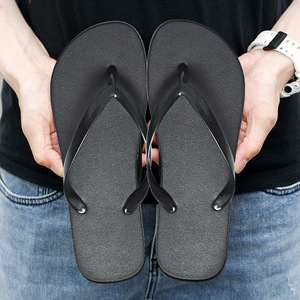 Tongs et sandales pour hommes et femmes, style haut de gamme, tendance estivale, pour l'extérieur et la plage, à semelle souple, décontractées, vente en gros - Product Image 6