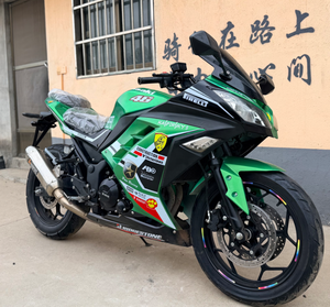 Moto sportive d'occasion <span class=keywords><strong>Kawasaki</strong></span> Ninja <span class=keywords><strong>250</strong></span> avec carénage complet, modèle d'entrée de gamme, 250cc, bicylindre en parallèle, refroidissement liquide, ABS, embrayage à glissière, légère - Product Image 2