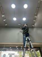 Compteur de trafic de 8 m Reconnaissance du sexe et de l'âge Magasins de détail Comptage de pas Plate-forme en nuage Analyse des données Compteur de personnes