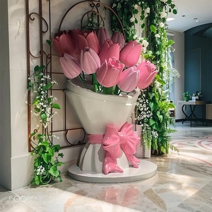 Sculpture de tulipes artificielles en fibre de verre pour la décoration extérieure, paysages, rues commerciales, zones scéniques, Saint-Valentin - Product Image 1